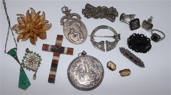 Silver kilt pin, cufflinks, necklace etc (16)